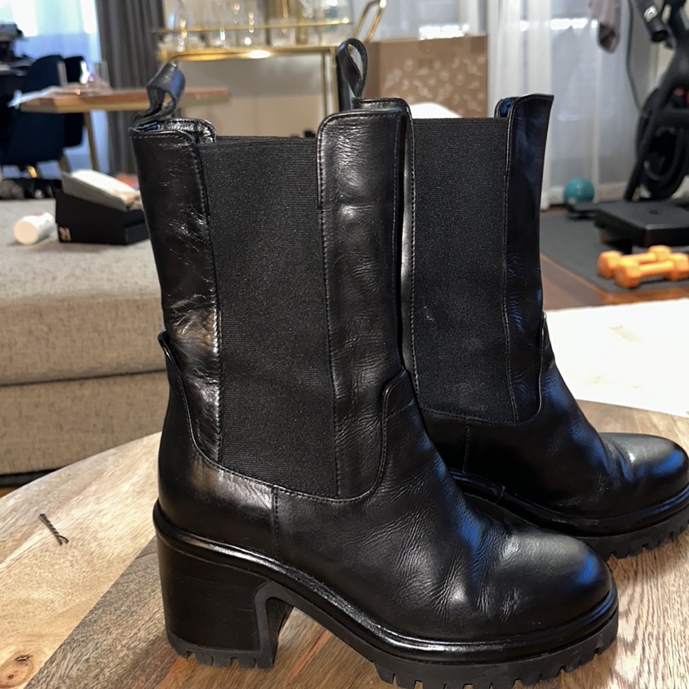 Worn Once. Size 37 ANTHROPOLOGIE BLACK LEAGHER PLATFORM CHELSEA BOOTS